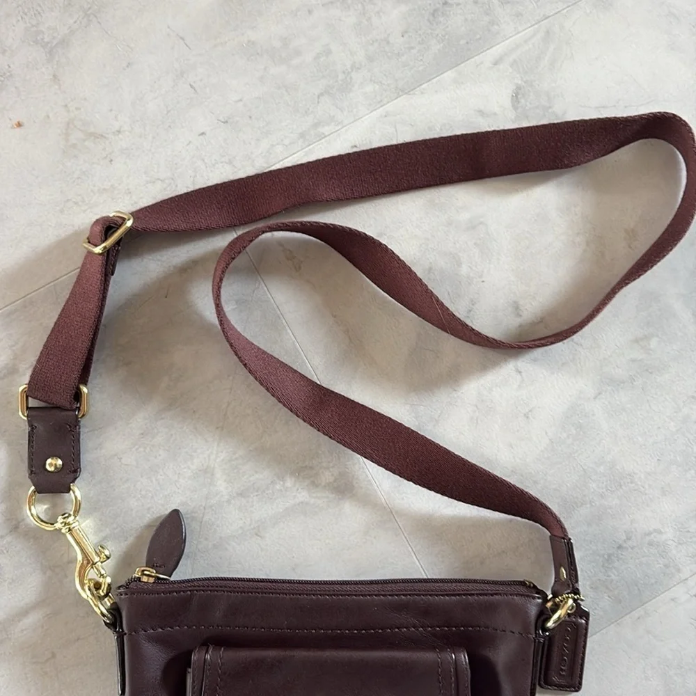 Coach Vintage leather essential Crossbody/shoulder Bag dark brown Like new